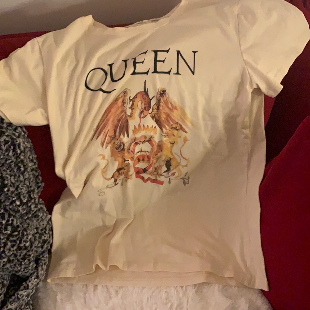 Graphic tee